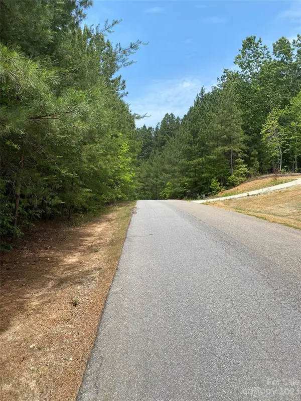 216 Windingwood DR, Statesville, NC 28677