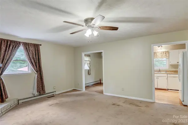 40 Robinhood LN, Franklin, NC 28734