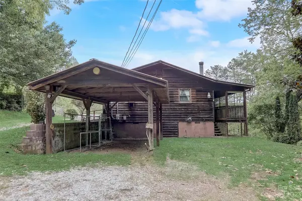 40 Robinhood LN, Franklin, NC 28734