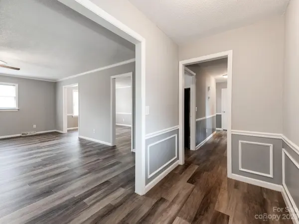 606 Cedar DR, Dallas, NC 28034