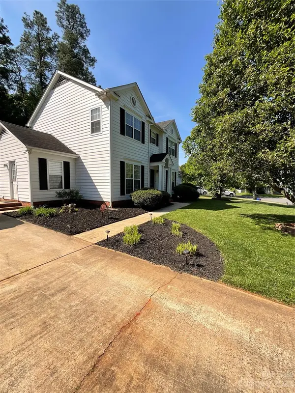 7000 Spandril LN, Charlotte, NC 28215