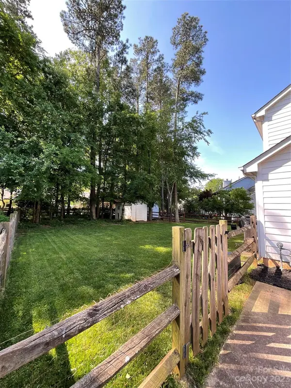 7000 Spandril LN, Charlotte, NC 28215