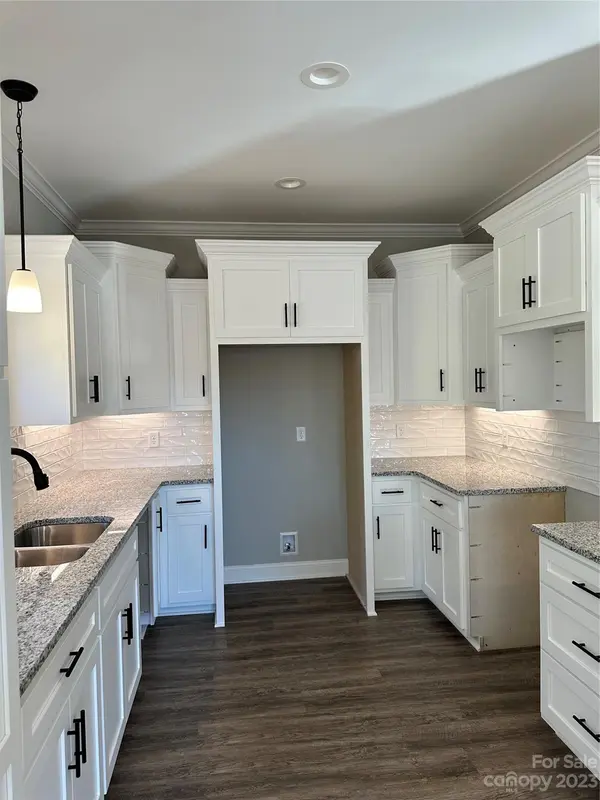 4933 Southview DR, Hickory, NC 28602