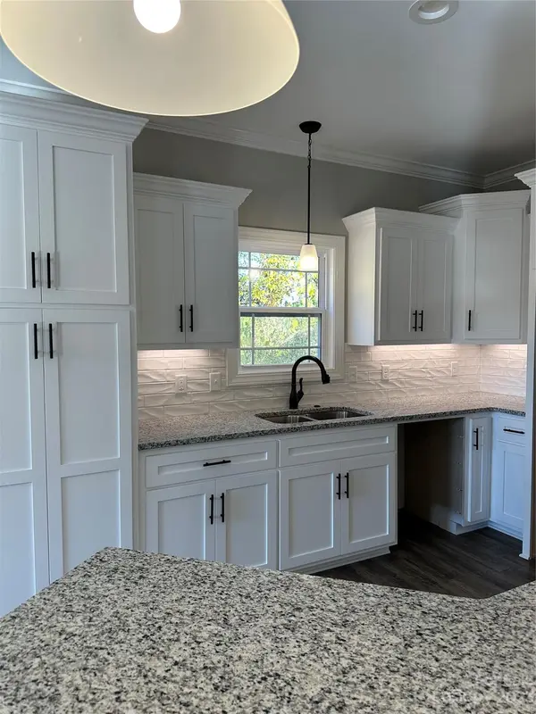 4933 Southview DR, Hickory, NC 28602