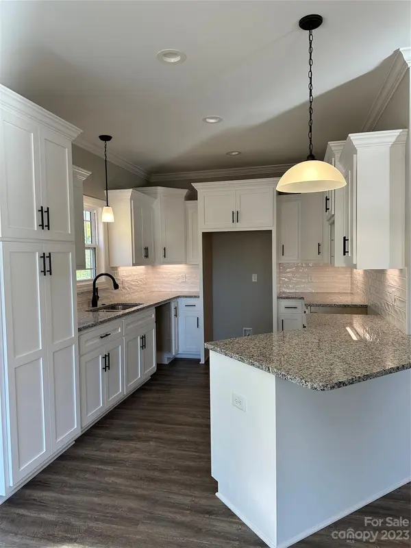 4933 Southview DR, Hickory, NC 28602