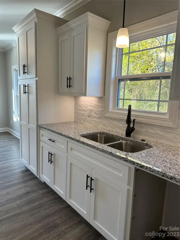 4933 Southview DR, Hickory, NC 28602