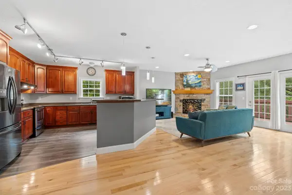 405 Macbeth ST, Weaverville, NC 28787