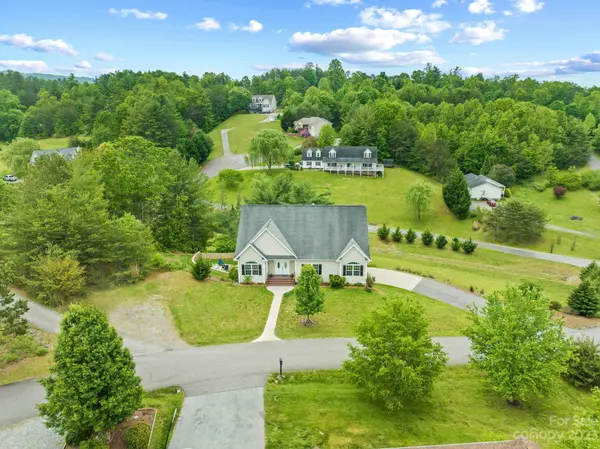 405 Macbeth ST, Weaverville, NC 28787