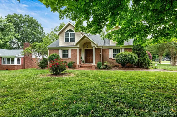 1002 S Brady AVE, Newton, NC 28658