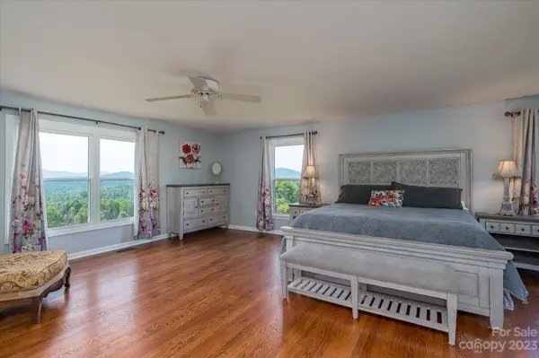 97 Orchard HL, Saluda, NC 28773