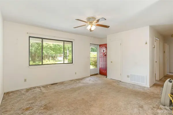 125 Upward Acres ST, East Flat Rock, NC 28726