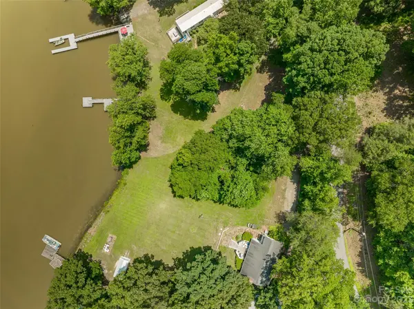 6714 Emerald Isle DR, Sherrills Ford, NC 28673