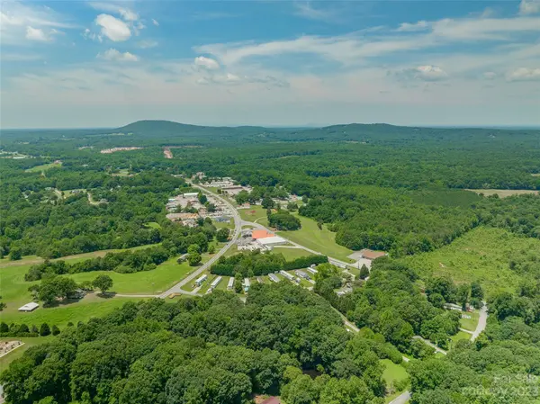 6714 Emerald Isle DR, Sherrills Ford, NC 28673