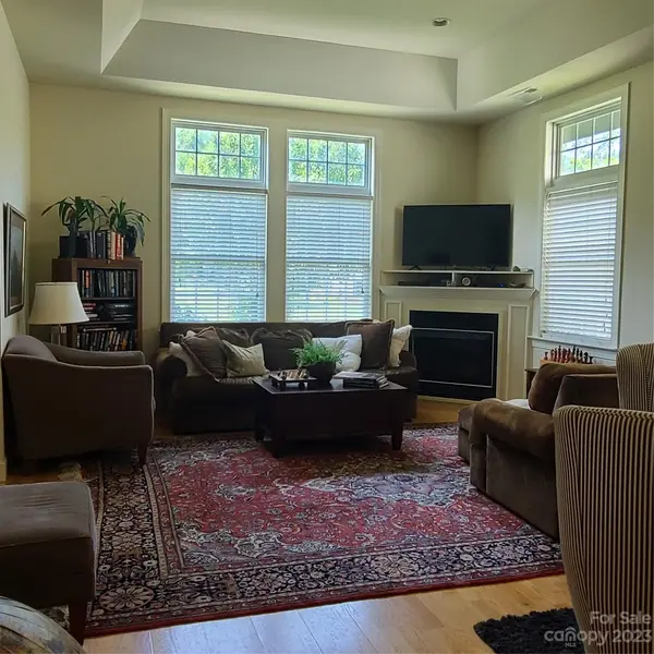 16 Trafalgar CIR, Asheville, NC 28805