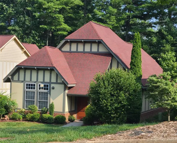 16 Trafalgar CIR, Asheville, NC 28805