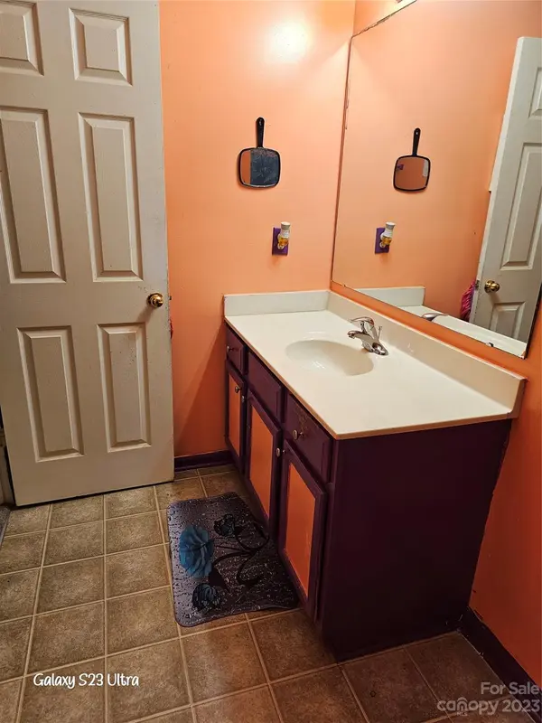 5418 Esther LN, Charlotte, NC 28214