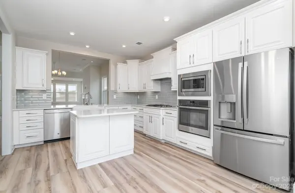 6016 Blissful DR, Charlotte, NC 28215