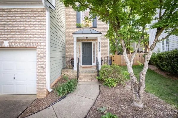 2000 Sablewood DR, Charlotte, NC 28205