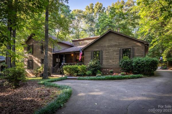 437 17th Avenue DR NE, Hickory, NC 28601