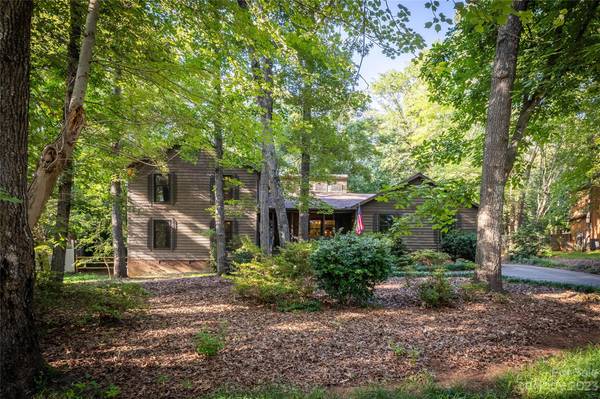 437 17th Avenue DR NE, Hickory, NC 28601