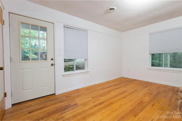 190 Linden LN, Black Mountain, NC 28711