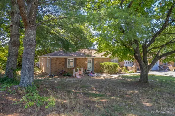 275,283,299,339 Kingswood DR, Hendersonville, NC 28792