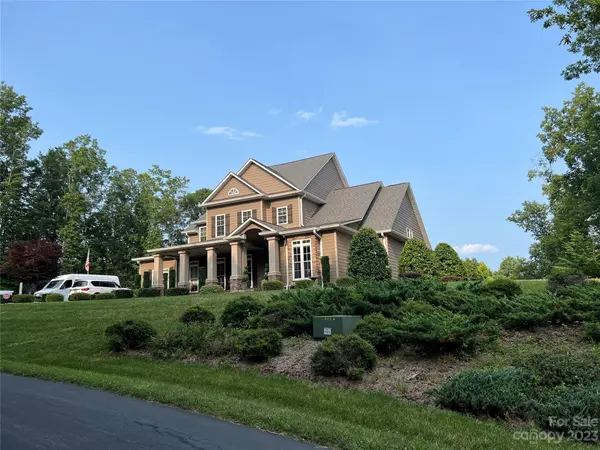2569 Brittany DR, Lenoir, NC 28645