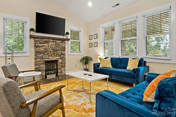 714 N Whitted ST, Hendersonville, NC 28791
