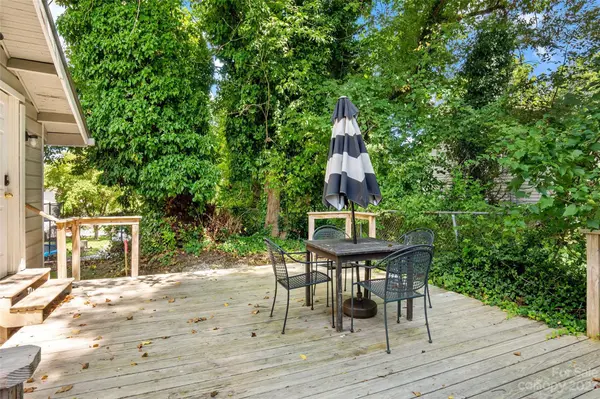 714 N Whitted ST, Hendersonville, NC 28791