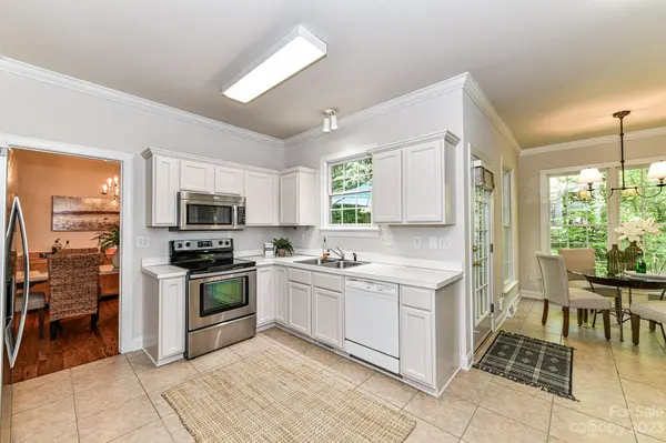 7818 Forest Oaks LN, Waxhaw, NC 28173