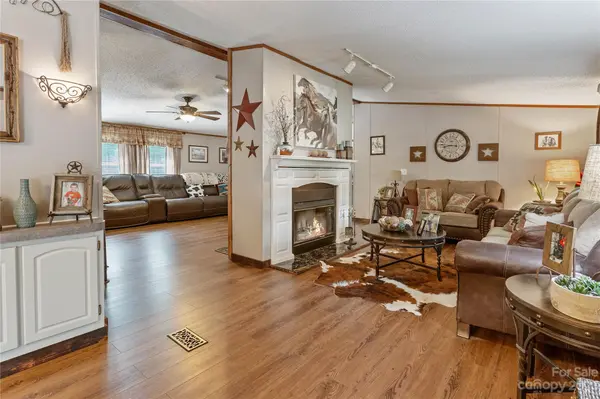 5027 Pine Springs DR, Bessemer City, NC 28016