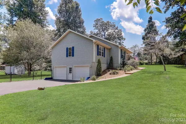187 Pine Valley RD, East Flat Rock, NC 28726