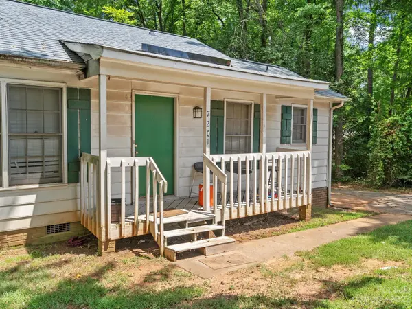 1049 Pinafore DR, Charlotte, NC 28212