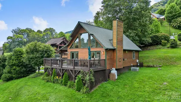 74 Appalachian TRL, Maggie Valley, NC 28751