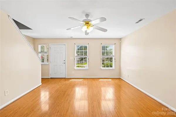 1140 Vistalite LN, Dallas, NC 28034