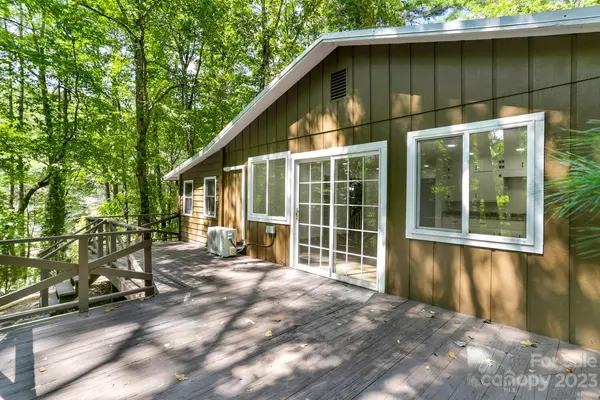 67 Watauga Heights RD, Franklin, NC 28734