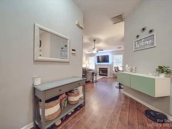 5701 Ebley LN, Charlotte, NC 28227