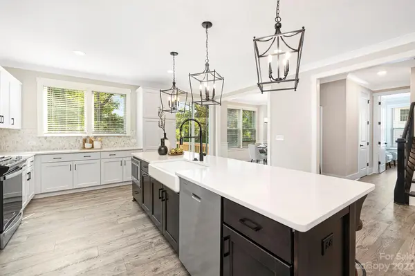 102 College ST #8199, Matthews, NC 28105