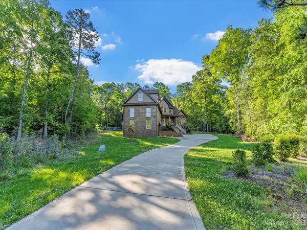 330 Woodland Glen RD, Clover, SC 29710