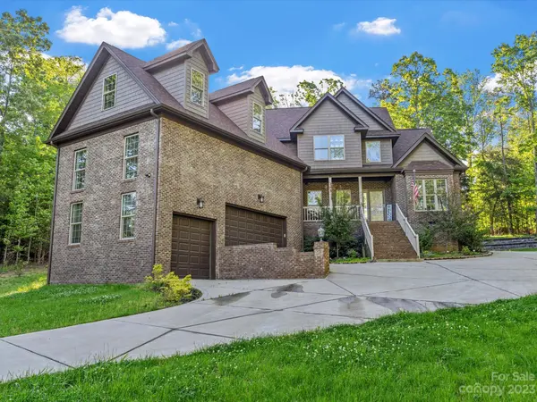 330 Woodland Glen RD, Clover, SC 29710