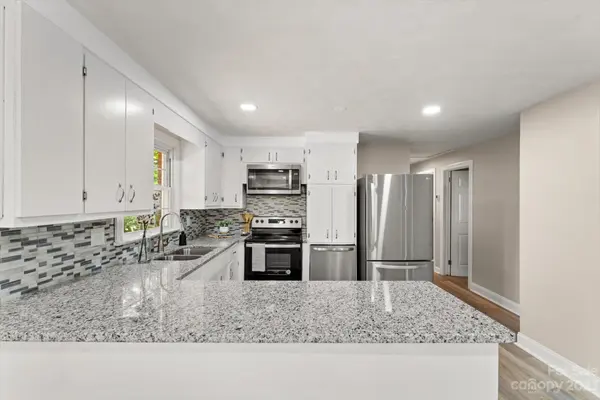 69 Telephone Exchange RD, Hickory, NC 28601