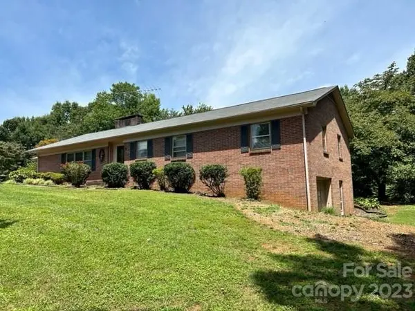 1013 Randolph CIR SE, Lenoir, NC 28645