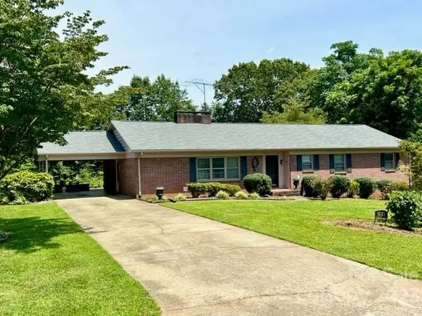 1013 Randolph CIR SE, Lenoir, NC 28645