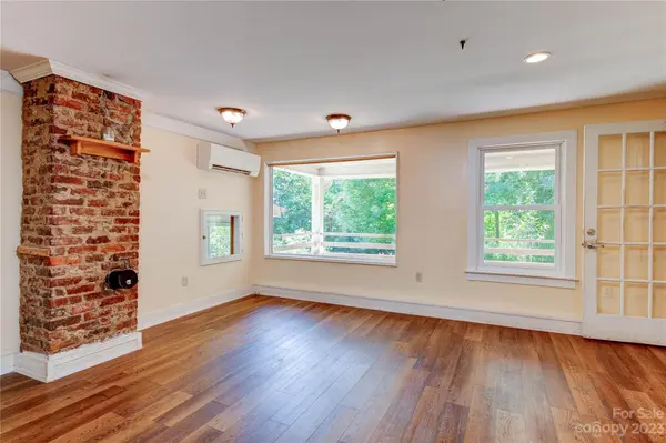 655 New Haw Creek RD, Asheville, NC 28805