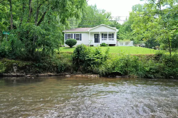 11 Cornflower LN, Dillsboro, NC 28725