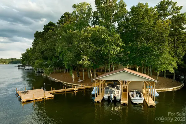 16334A Croatan CT, Norwood, NC 28128