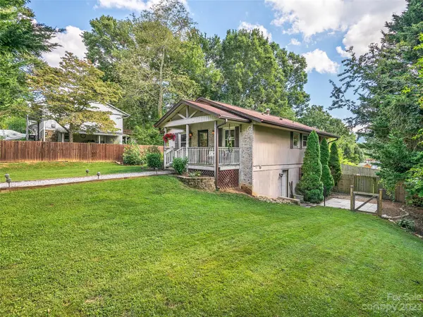 432 Melody CIR, Swannanoa, NC 28778