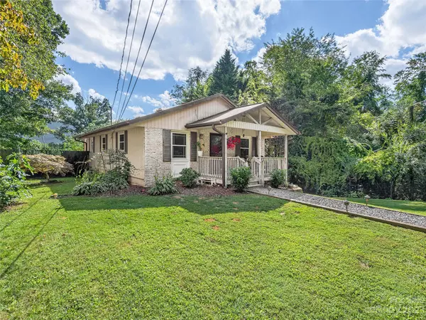432 Melody CIR, Swannanoa, NC 28778