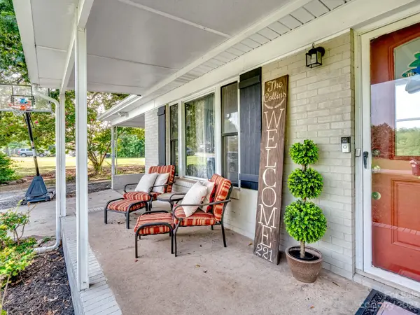 221 Springwood DR, Belmont, NC 28012