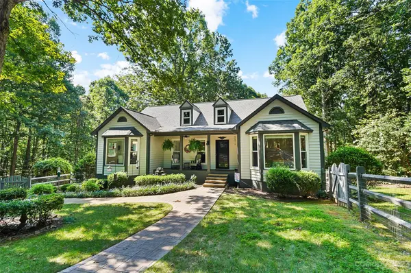 9131 N Pine Hill LN, Charlotte, NC 28215